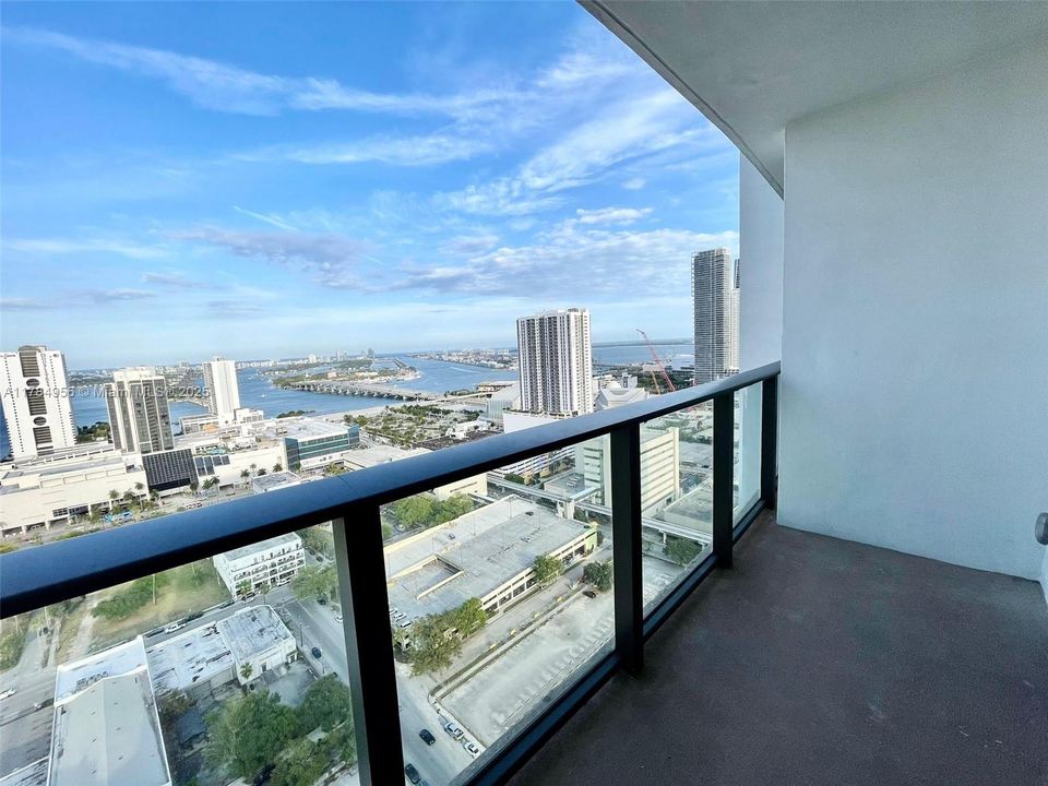 Recently Rented: $2,550 (0 beds, 1 baths, 580 Square Feet)