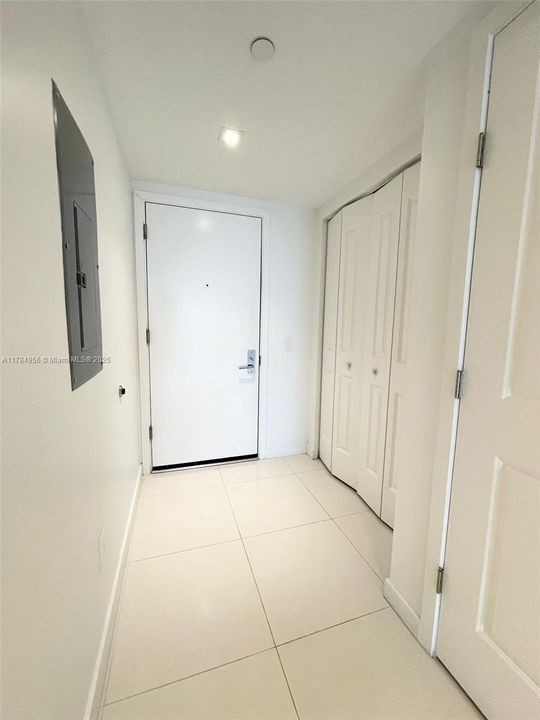 Recently Rented: $2,550 (0 beds, 1 baths, 580 Square Feet)