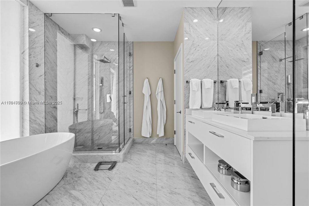 En Venta: $2,975,000 (4 camas, 5 baños, 3341 Pies cuadrados)