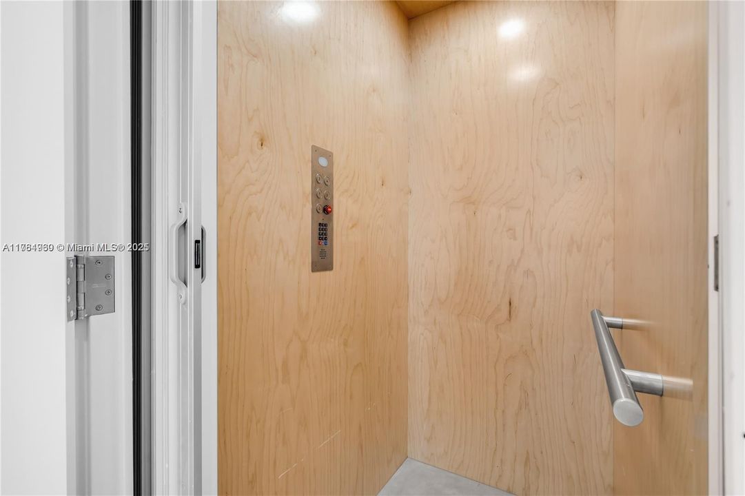 En Venta: $2,975,000 (4 camas, 5 baños, 3341 Pies cuadrados)