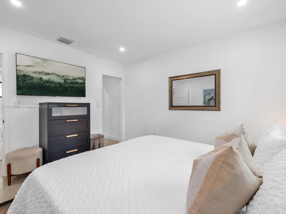 Недавно продано: $949,000 (3 спален, 2 ванн, 1268 Квадратных фут)