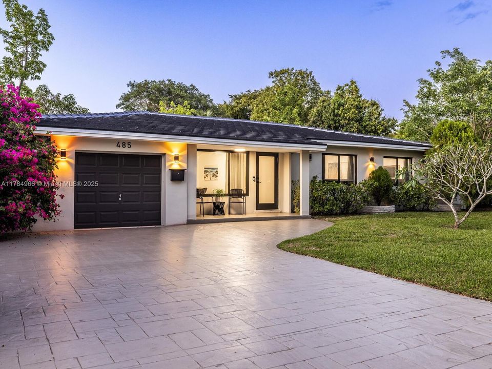 Недавно продано: $949,000 (3 спален, 2 ванн, 1268 Квадратных фут)