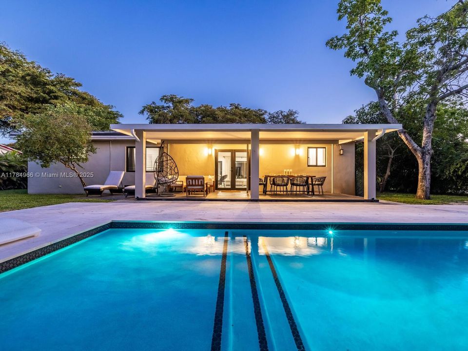 Недавно продано: $949,000 (3 спален, 2 ванн, 1268 Квадратных фут)