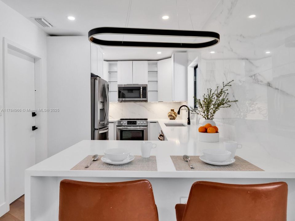 Недавно продано: $949,000 (3 спален, 2 ванн, 1268 Квадратных фут)