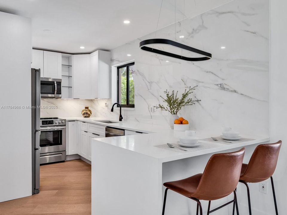 Недавно продано: $949,000 (3 спален, 2 ванн, 1268 Квадратных фут)