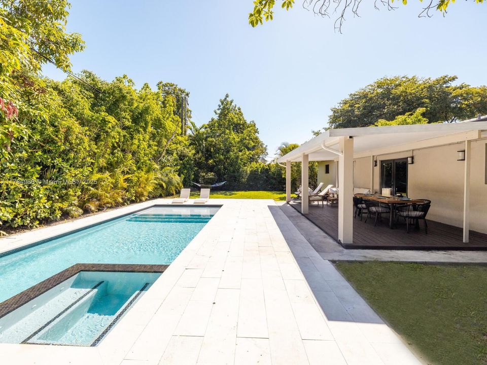 Недавно продано: $949,000 (3 спален, 2 ванн, 1268 Квадратных фут)