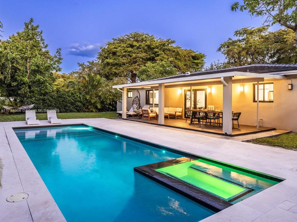 Недавно продано: $949,000 (3 спален, 2 ванн, 1268 Квадратных фут)