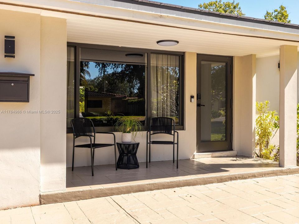 Недавно продано: $949,000 (3 спален, 2 ванн, 1268 Квадратных фут)