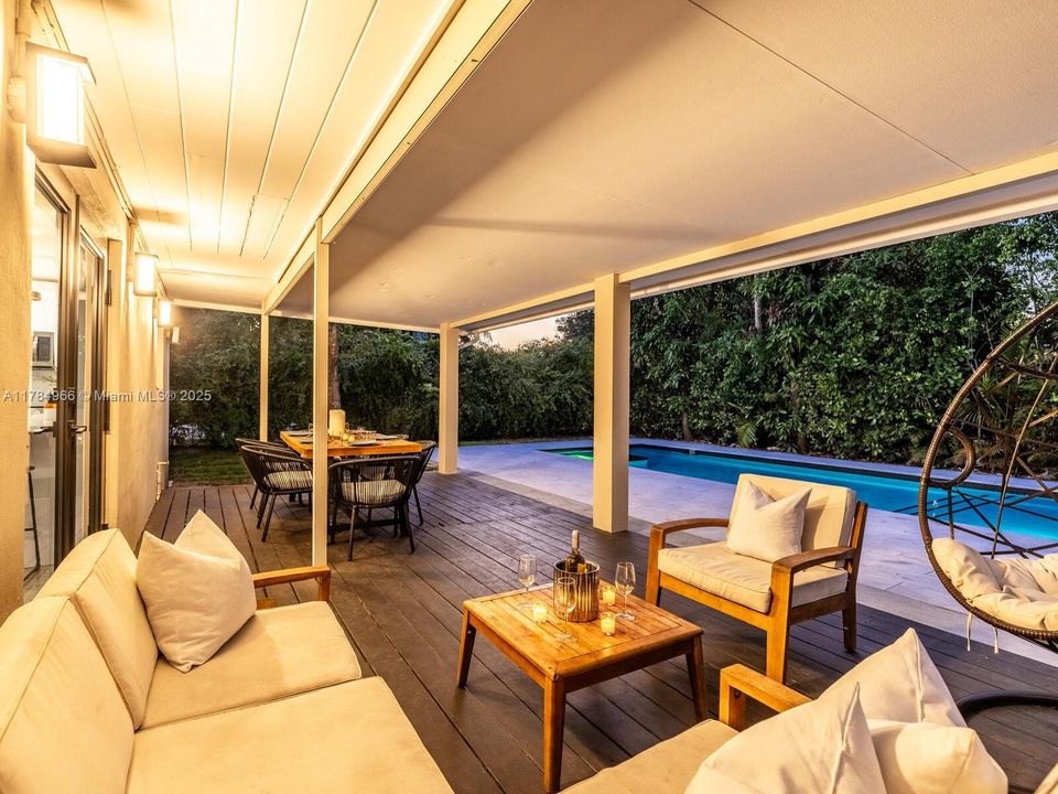 Недавно продано: $949,000 (3 спален, 2 ванн, 1268 Квадратных фут)