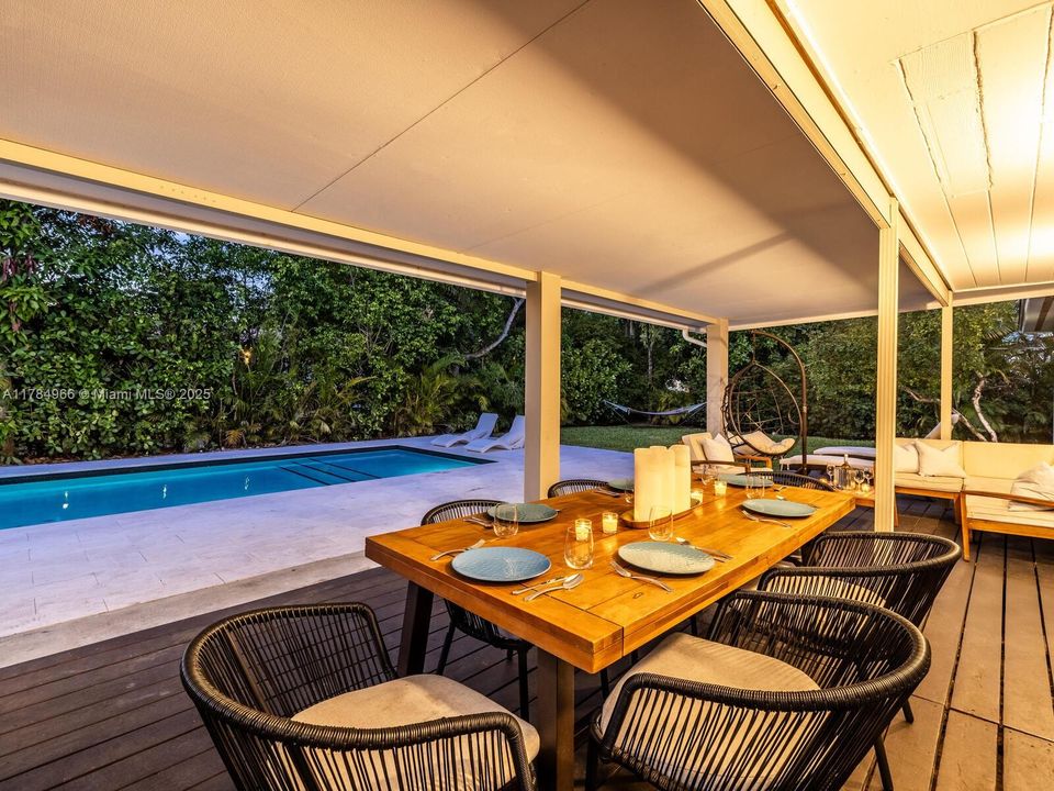 Недавно продано: $949,000 (3 спален, 2 ванн, 1268 Квадратных фут)