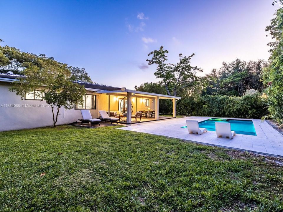 Недавно продано: $949,000 (3 спален, 2 ванн, 1268 Квадратных фут)