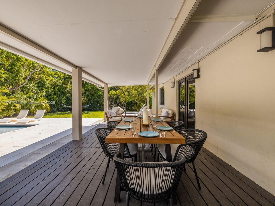 Недавно продано: $949,000 (3 спален, 2 ванн, 1268 Квадратных фут)