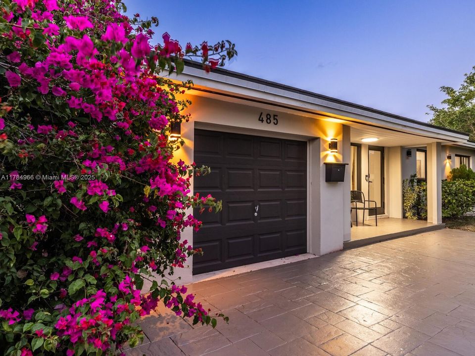 Недавно продано: $949,000 (3 спален, 2 ванн, 1268 Квадратных фут)