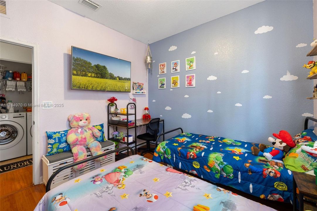 Недавно продано: $354,998 (3 спален, 2 ванн, 1456 Квадратных фут)