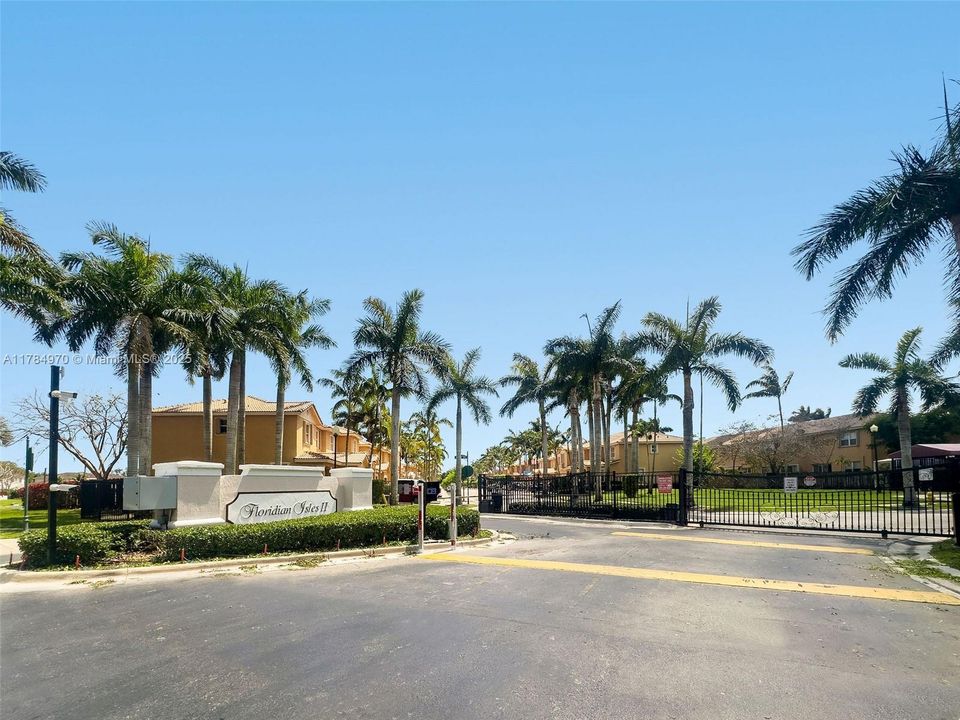 Недавно продано: $354,998 (3 спален, 2 ванн, 1456 Квадратных фут)