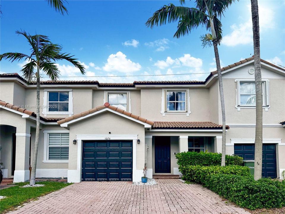 Недавно продано: $354,998 (3 спален, 2 ванн, 1456 Квадратных фут)