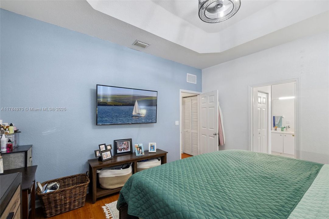 Недавно продано: $354,998 (3 спален, 2 ванн, 1456 Квадратных фут)