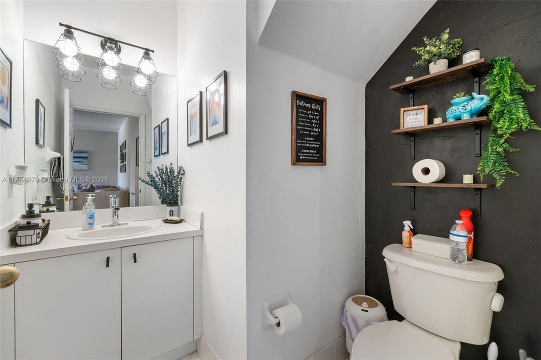 Недавно продано: $354,998 (3 спален, 2 ванн, 1456 Квадратных фут)