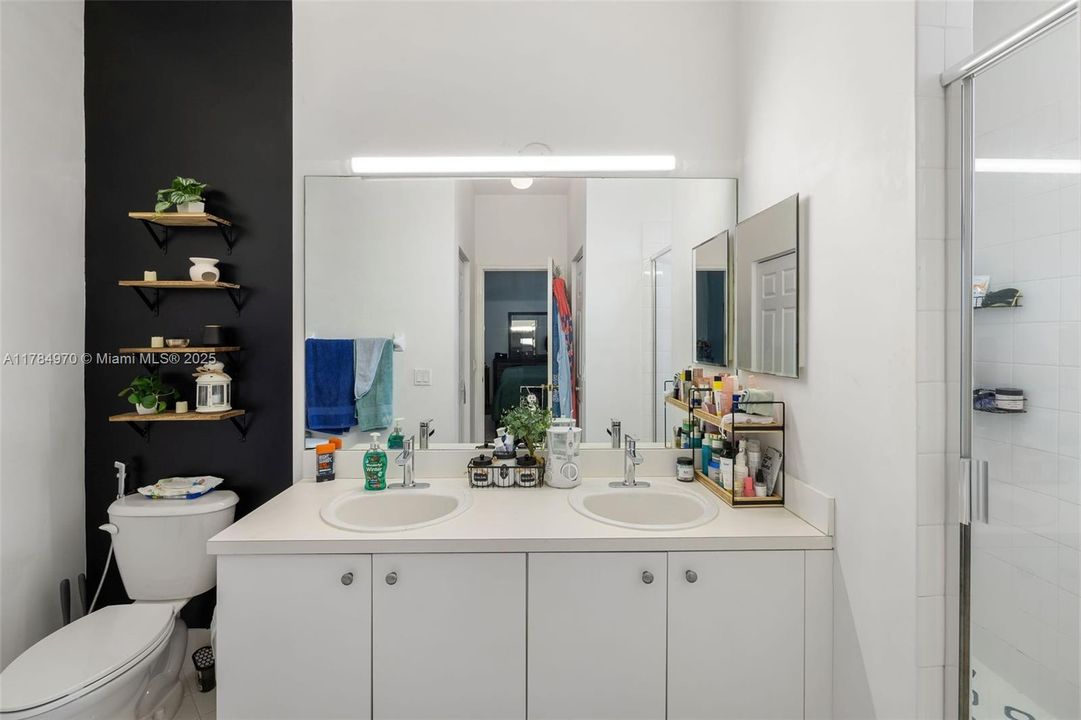 Недавно продано: $354,998 (3 спален, 2 ванн, 1456 Квадратных фут)