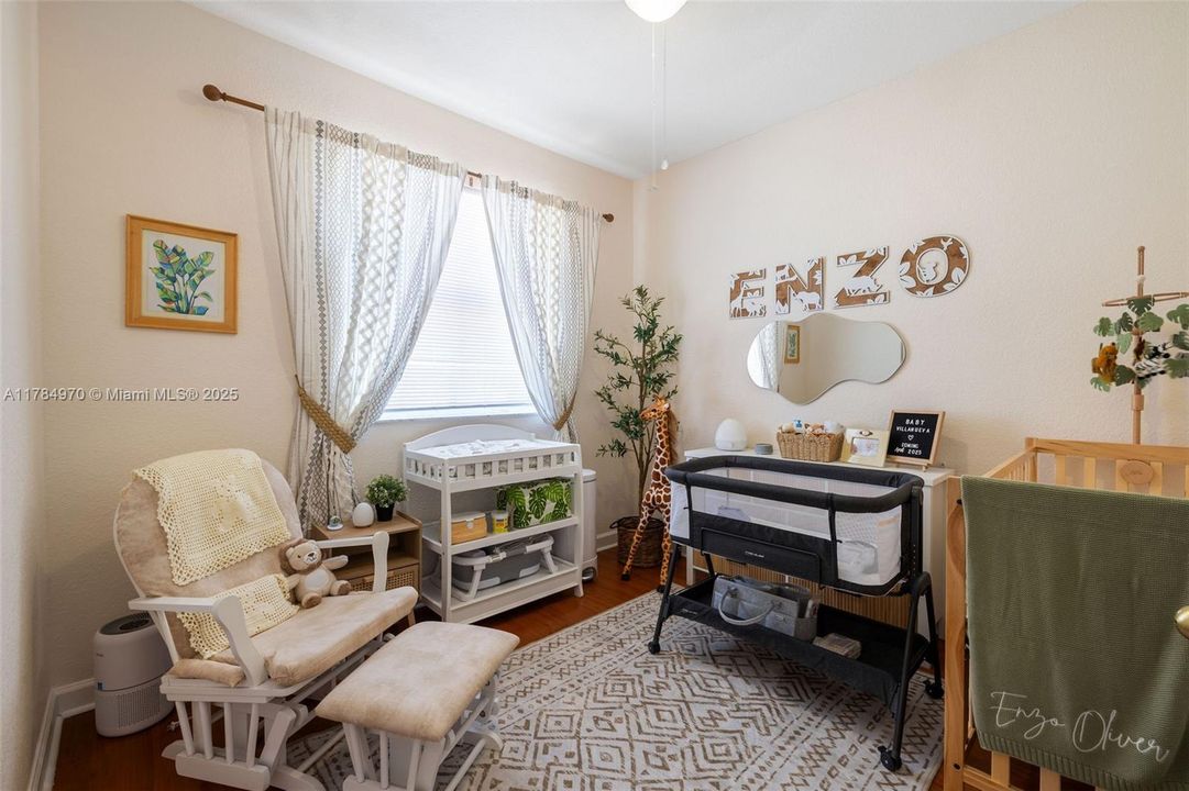 Недавно продано: $354,998 (3 спален, 2 ванн, 1456 Квадратных фут)