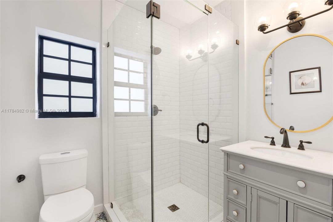 Недавно продано: $3,525,000 (5 спален, 5 ванн, 3502 Квадратных фут)