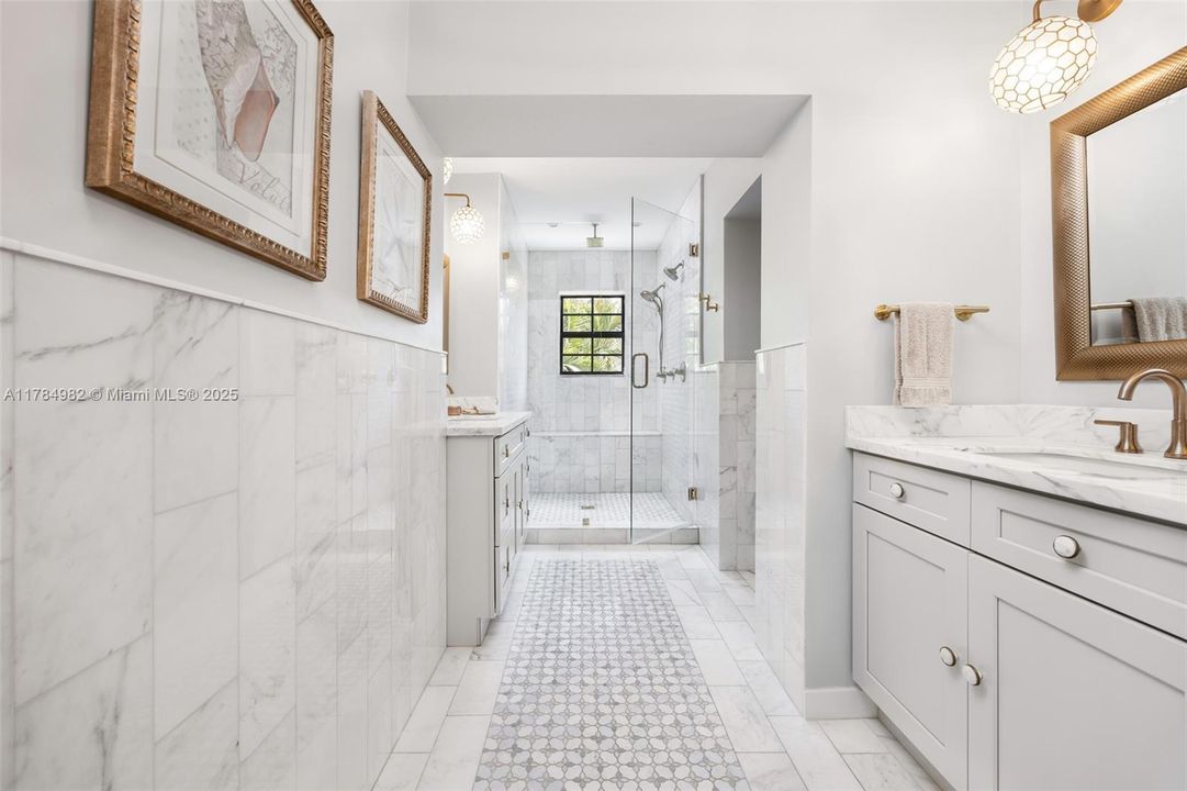 Недавно продано: $3,525,000 (5 спален, 5 ванн, 3502 Квадратных фут)