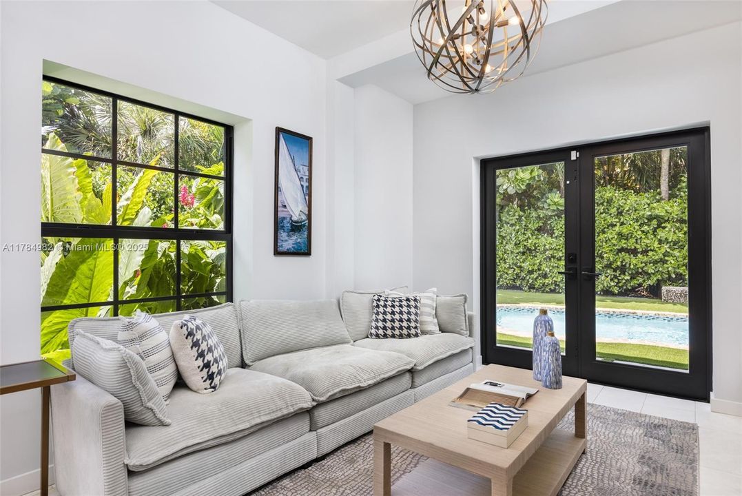 Недавно продано: $3,525,000 (5 спален, 5 ванн, 3502 Квадратных фут)