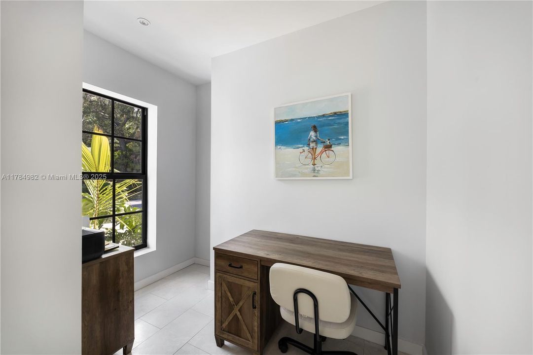 Недавно продано: $3,525,000 (5 спален, 5 ванн, 3502 Квадратных фут)