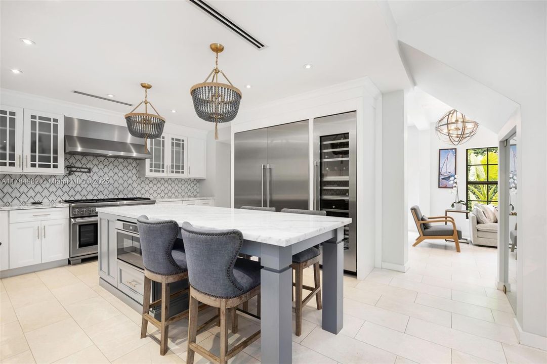 Недавно продано: $3,525,000 (5 спален, 5 ванн, 3502 Квадратных фут)