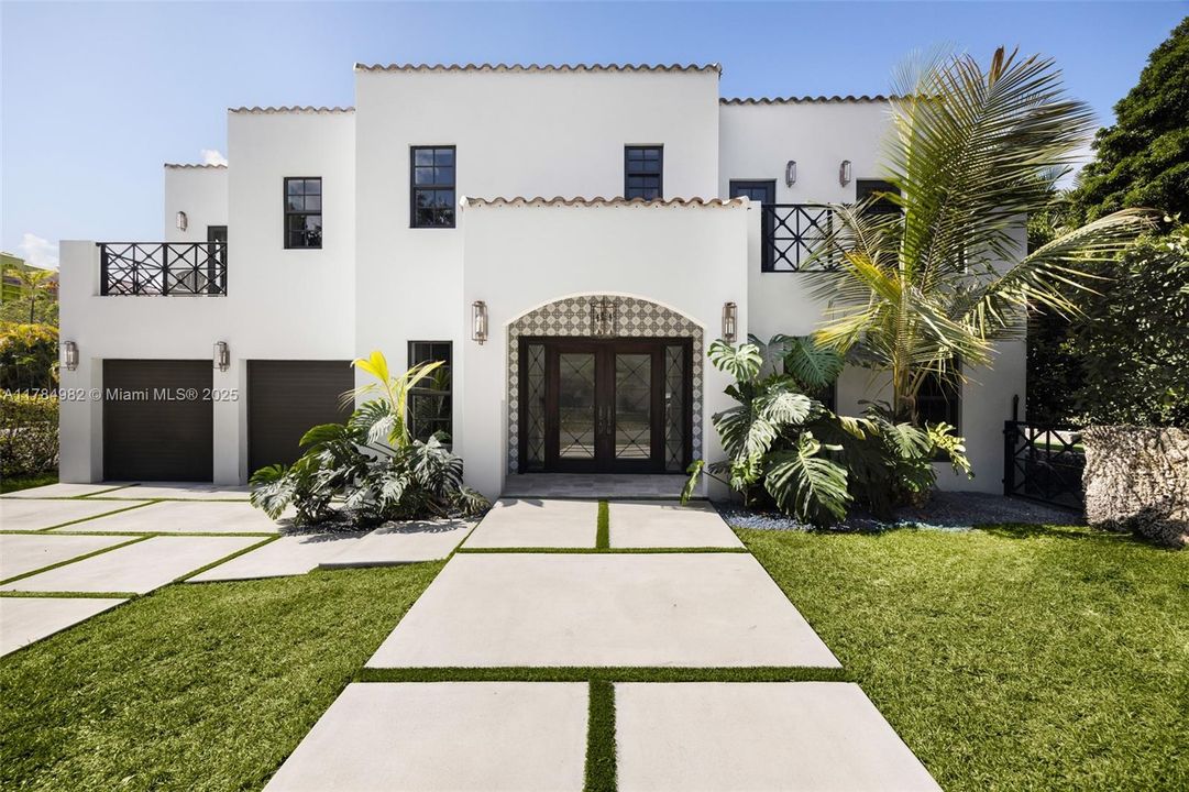 Недавно продано: $3,525,000 (5 спален, 5 ванн, 3502 Квадратных фут)