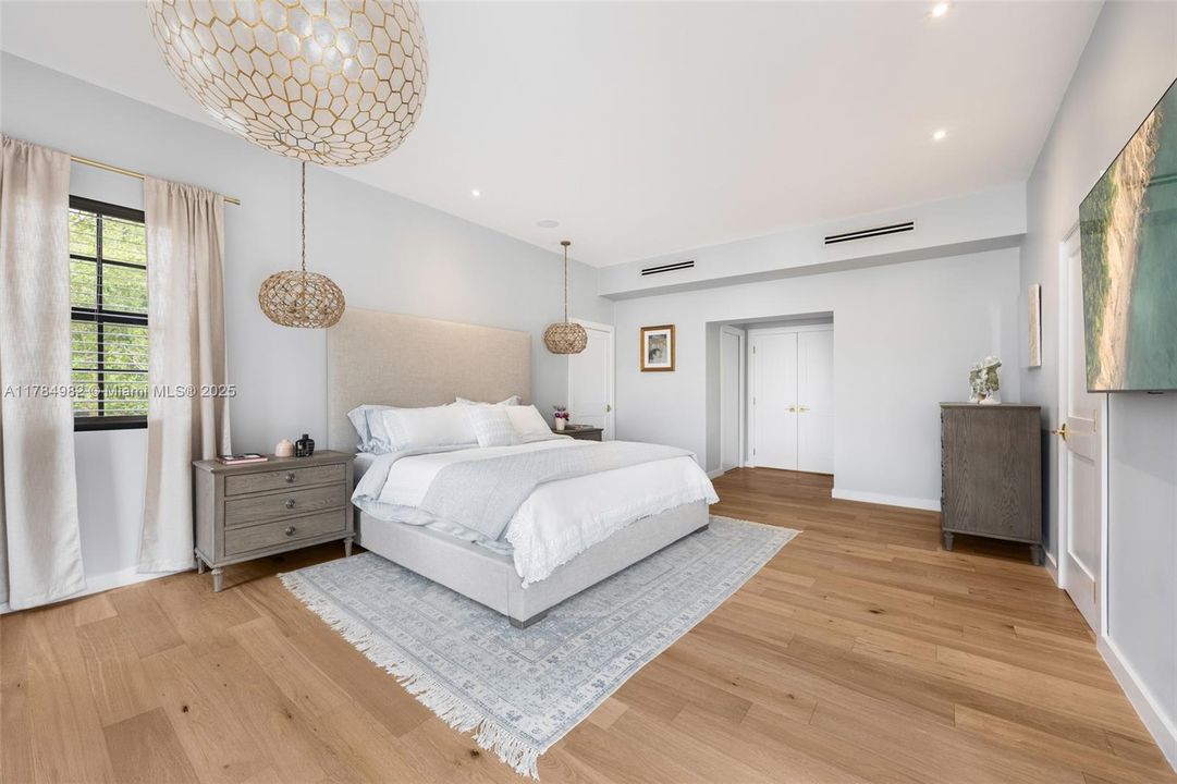 Недавно продано: $3,525,000 (5 спален, 5 ванн, 3502 Квадратных фут)