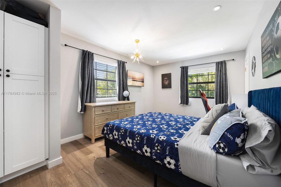 Недавно продано: $3,525,000 (5 спален, 5 ванн, 3502 Квадратных фут)