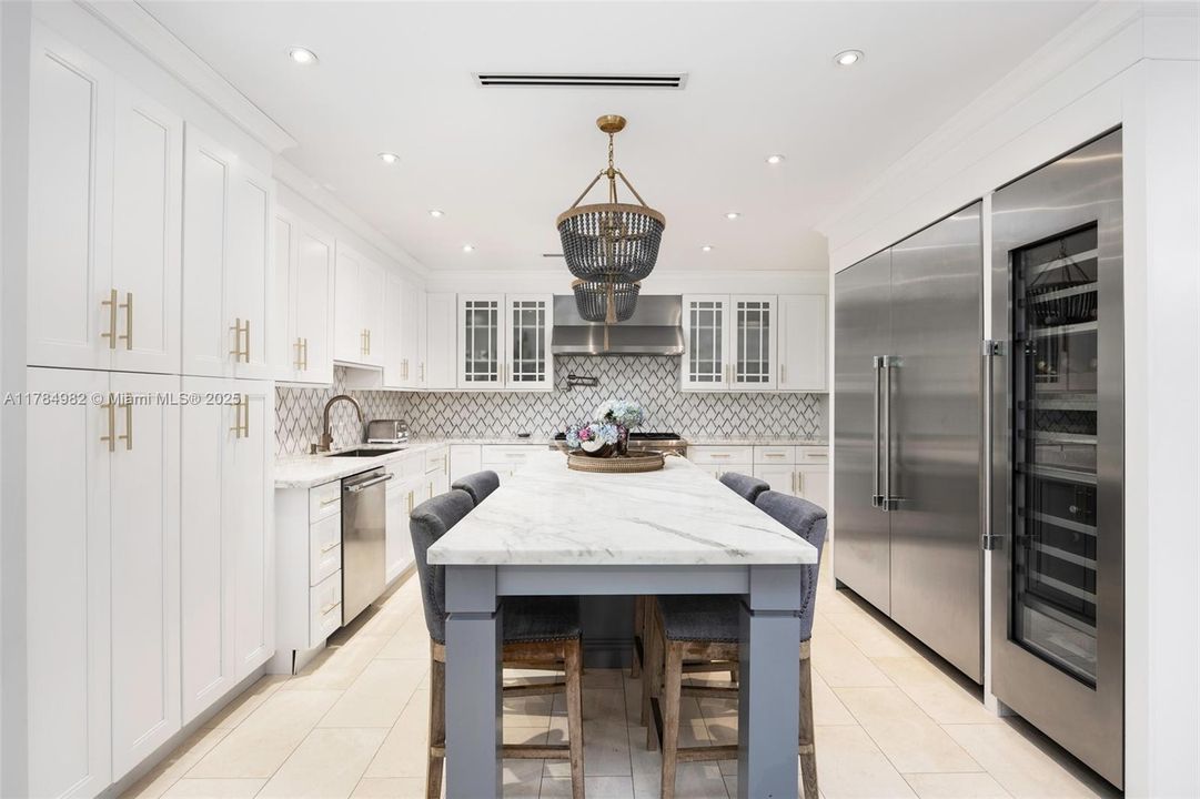 Недавно продано: $3,525,000 (5 спален, 5 ванн, 3502 Квадратных фут)