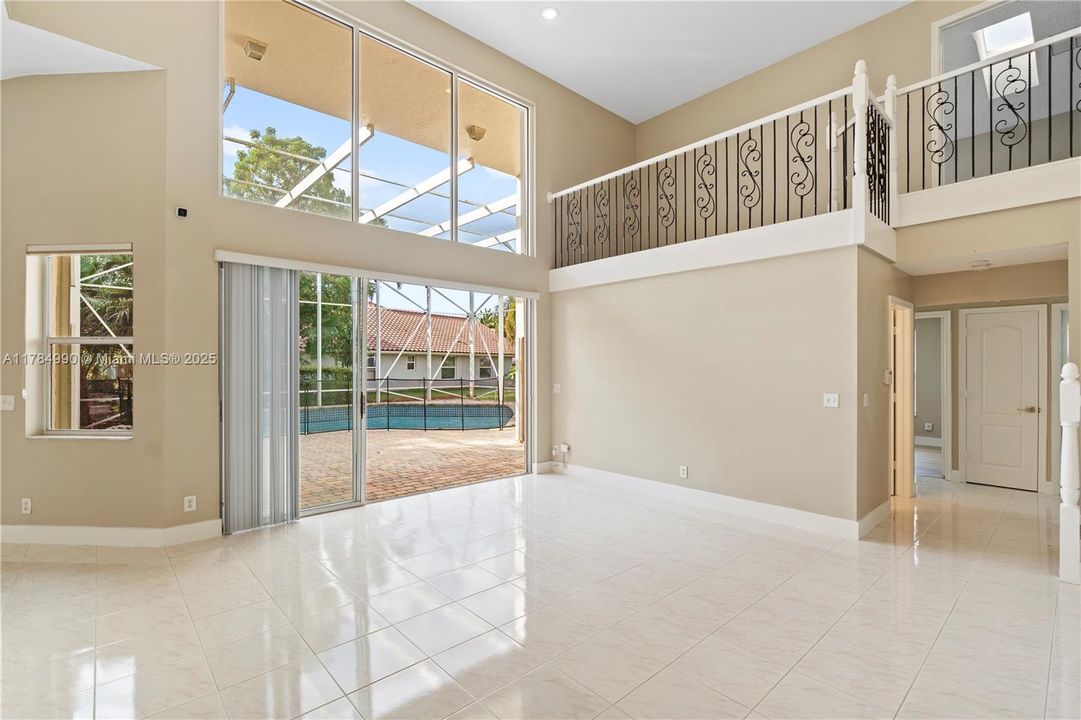 最近售出: $814,900 (4 贝兹, 3 浴室, 2753 平方英尺)