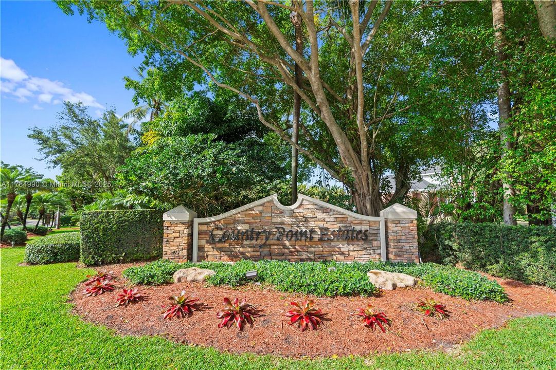 最近售出: $814,900 (4 贝兹, 3 浴室, 2753 平方英尺)