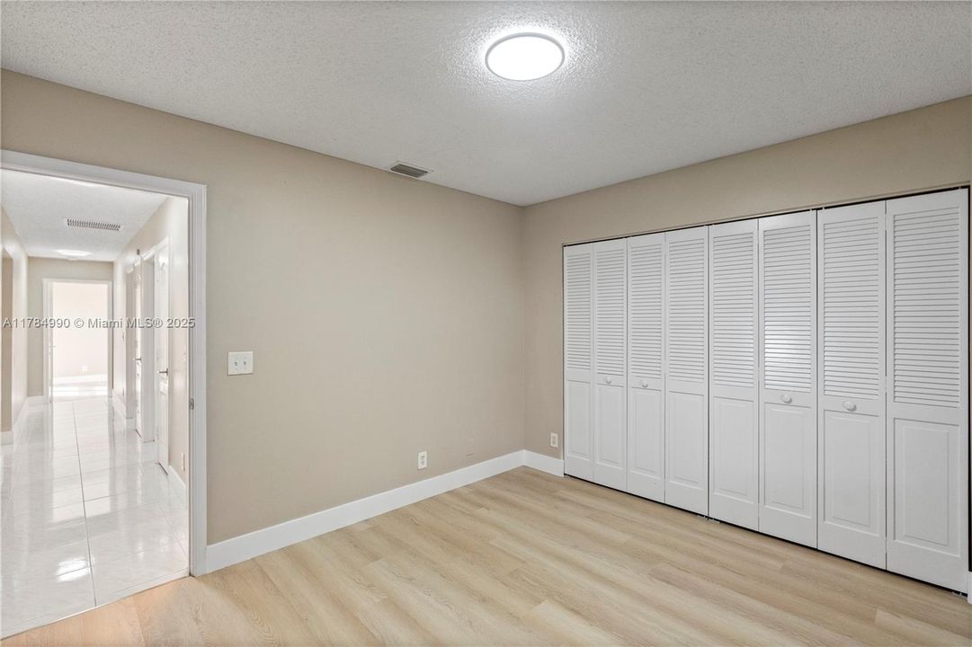 最近售出: $814,900 (4 贝兹, 3 浴室, 2753 平方英尺)