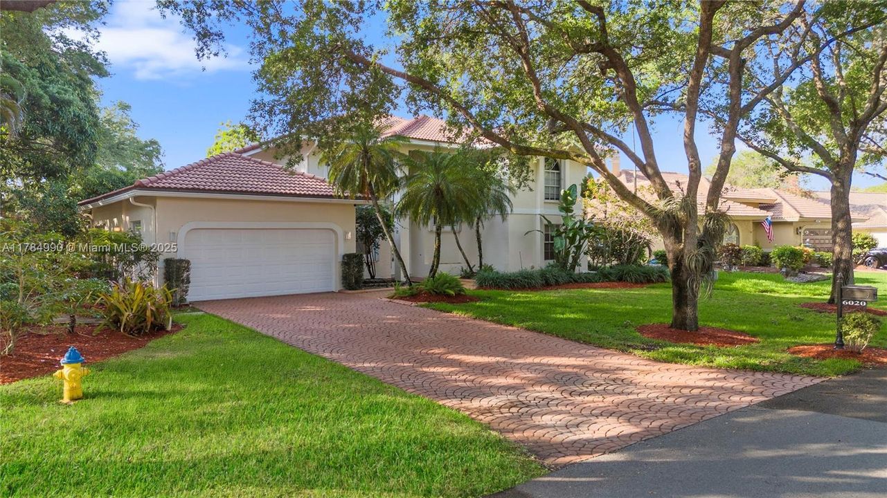 最近售出: $814,900 (4 贝兹, 3 浴室, 2753 平方英尺)