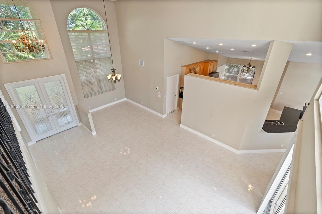 最近售出: $814,900 (4 贝兹, 3 浴室, 2753 平方英尺)