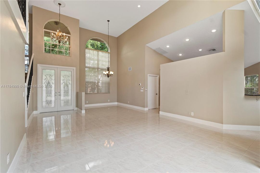 最近售出: $814,900 (4 贝兹, 3 浴室, 2753 平方英尺)