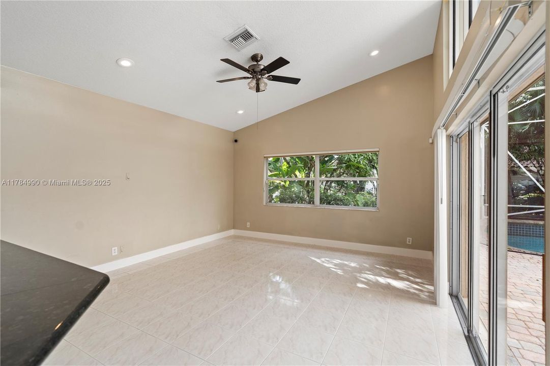 最近售出: $814,900 (4 贝兹, 3 浴室, 2753 平方英尺)