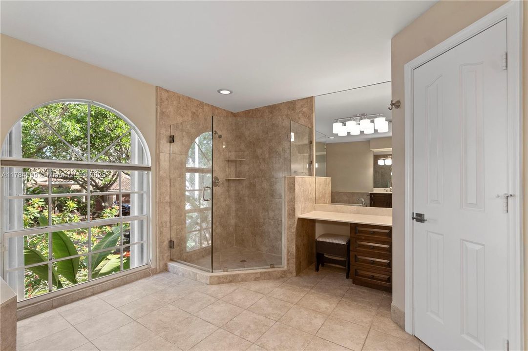 最近售出: $814,900 (4 贝兹, 3 浴室, 2753 平方英尺)