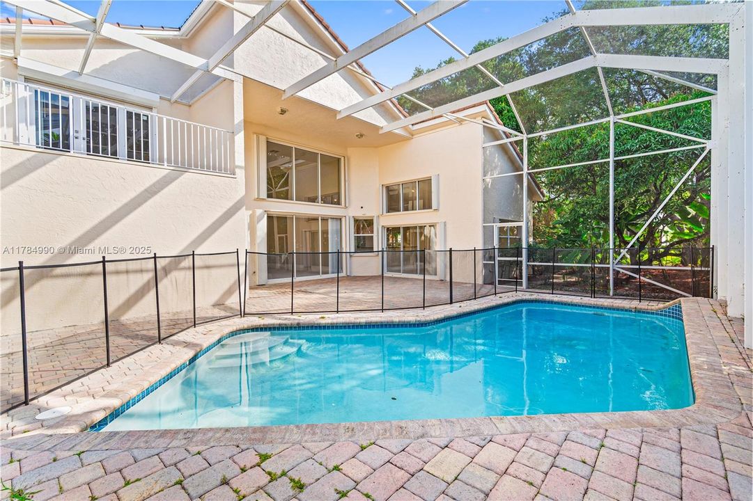 最近售出: $814,900 (4 贝兹, 3 浴室, 2753 平方英尺)