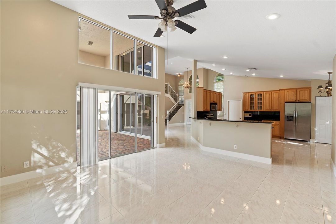 最近售出: $814,900 (4 贝兹, 3 浴室, 2753 平方英尺)