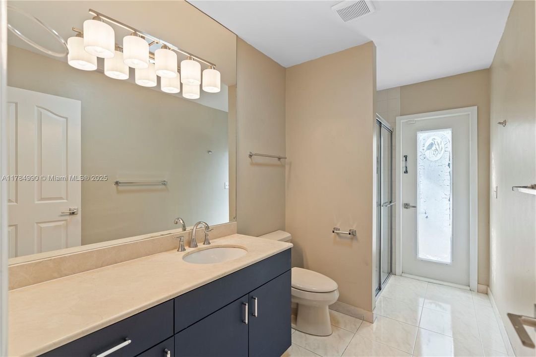 最近售出: $814,900 (4 贝兹, 3 浴室, 2753 平方英尺)