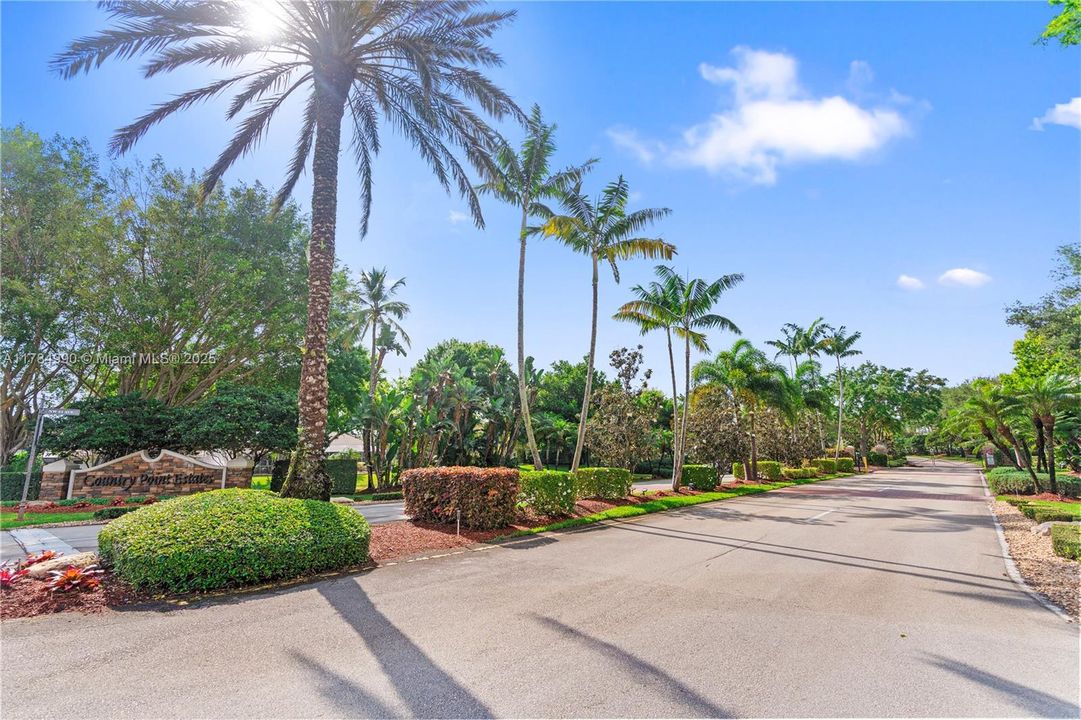 最近售出: $814,900 (4 贝兹, 3 浴室, 2753 平方英尺)