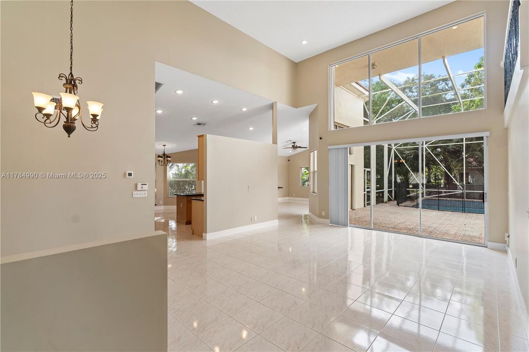 最近售出: $814,900 (4 贝兹, 3 浴室, 2753 平方英尺)