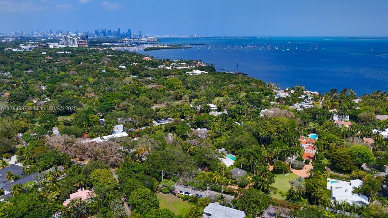 Recently Sold: $8,750,000 (7 beds, 4 baths, 4808 Square Feet)