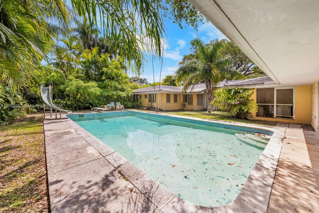 Recently Sold: $8,750,000 (7 beds, 4 baths, 4808 Square Feet)