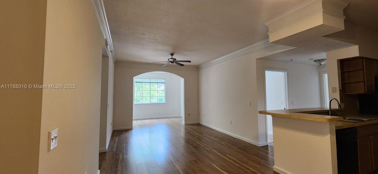 最近租的: $2,400 (3 贝兹, 2 浴室, 1348 平方英尺)