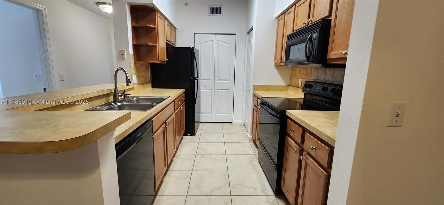 最近租的: $2,400 (3 贝兹, 2 浴室, 1348 平方英尺)